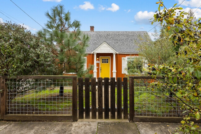 Building Photo - 5737 SE Harold St