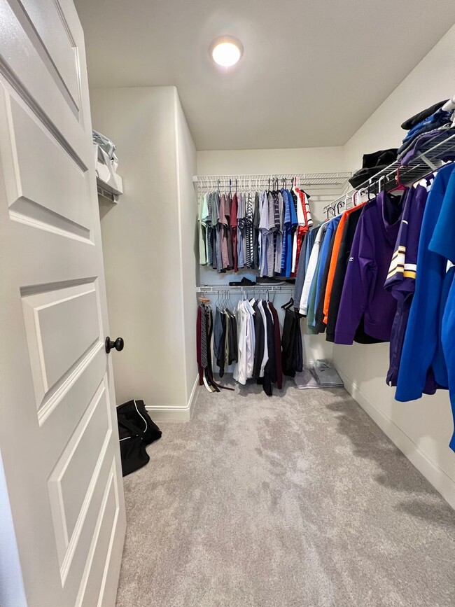 Building Photo - 3 Bed, 2.5 Bath Townhome w/ 1 Car Garage