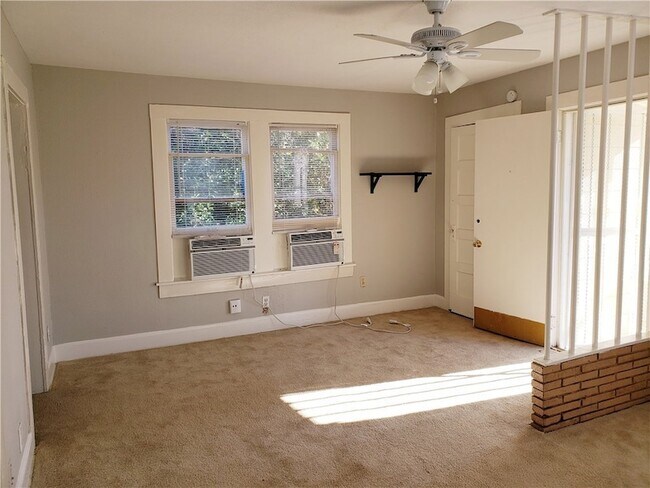 Building Photo - 402 N Augusta St