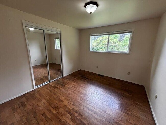 Building Photo - Charming 3-Bedroom Rambler with Spacious Yard & Convenient Location