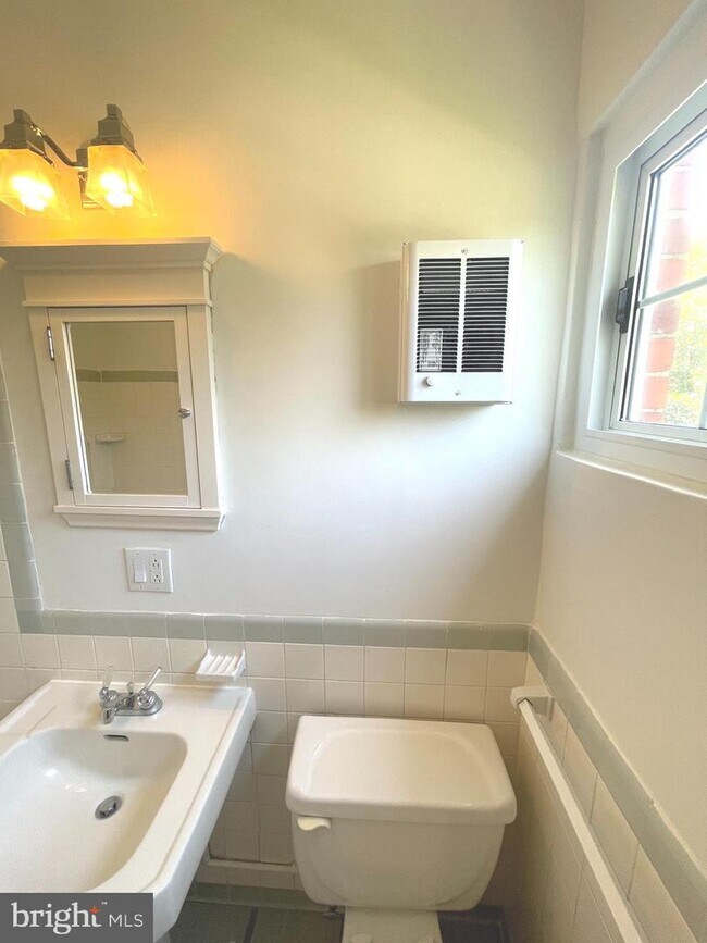Building Photo - 3569 Martha Custis Dr