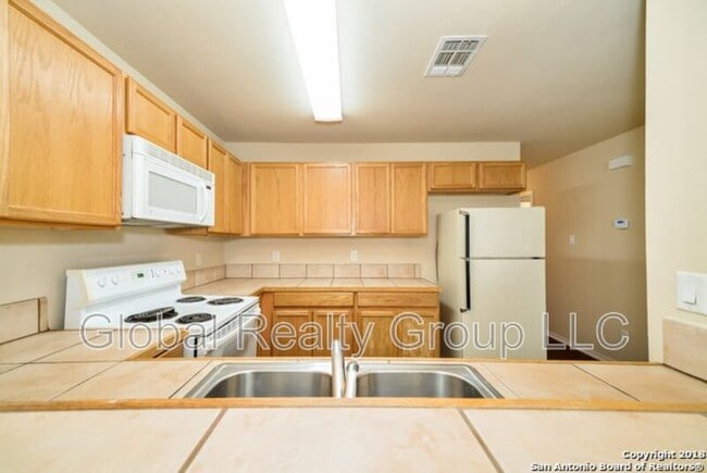 Building Photo - 1017 Schertz Pkwy