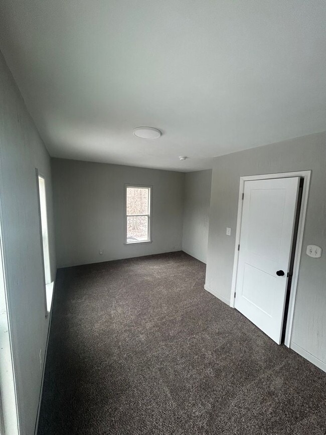 Building Photo - 3 bedroom house