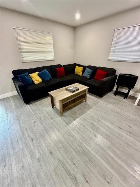 Building Photo - 827 SW 29th St