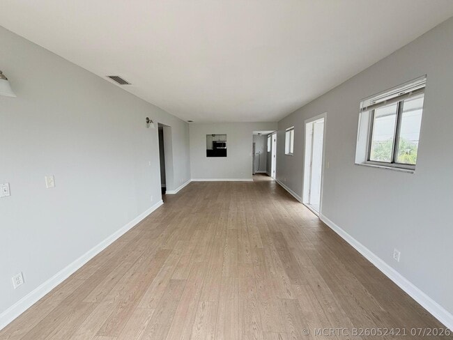 Building Photo - 1501 Crescent Cir