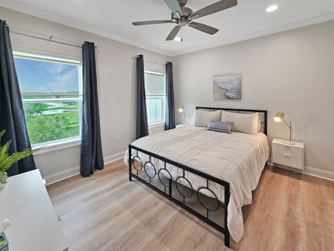 Building Photo - 996 Beach Blvd W