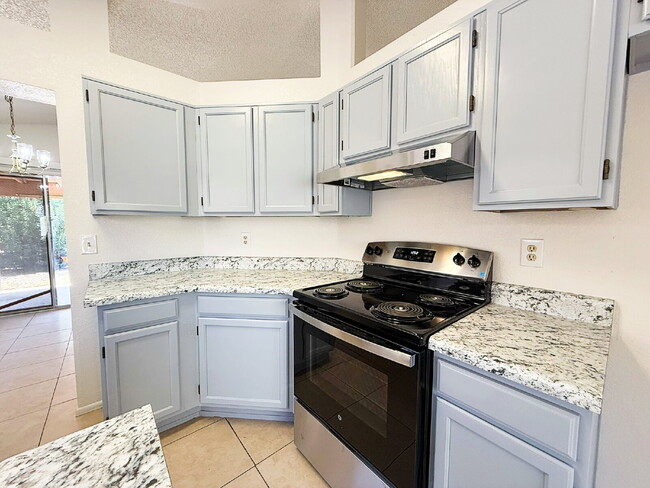 Building Photo - Golf Course Backyard! Updated 3-Bed Home i...