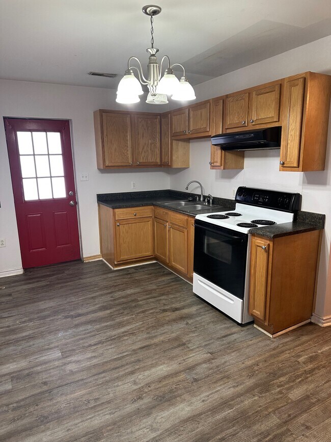 Building Photo - 1323 Winchester Ave