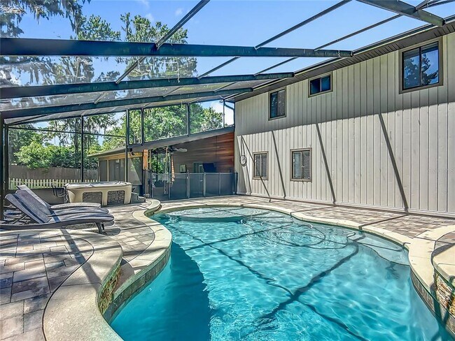 Building Photo - 4661 SW 7th Avenue Rd