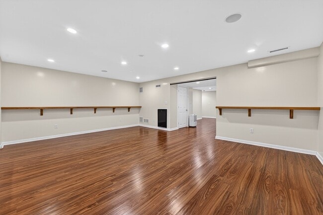 Building Photo - 6 Adams St