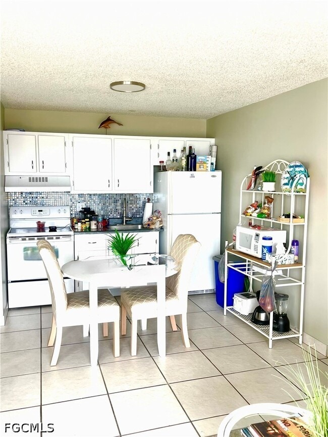 Building Photo - 7330 Estero Blvd