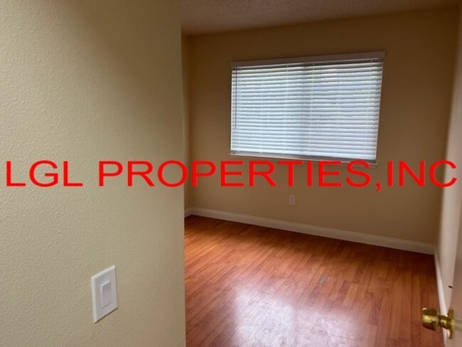 Building Photo - 1470 Pebblewood Dr