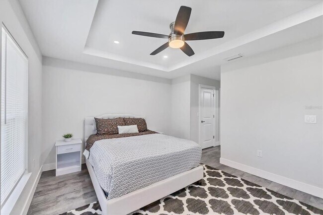 Building Photo - 12025 Saragossa Ln