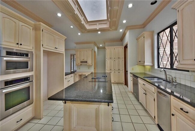 Building Photo - 1109 Irvine Dr
