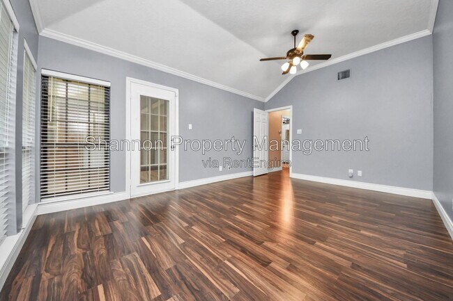 Building Photo - 15818 Sweetwater Creek Dr
