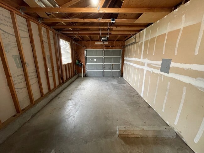 Building Photo - 1399 Chickadee Ct