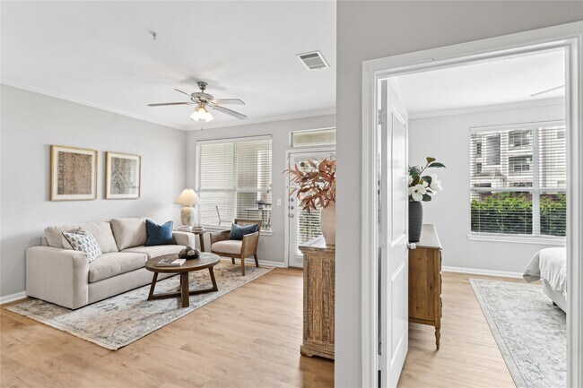 Building Photo - 14807 Woodland Hills Dr