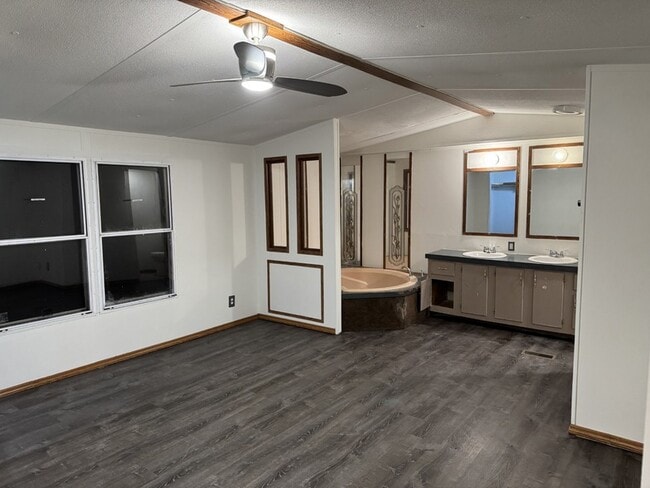 Building Photo - 10926 Old County Line Rd
