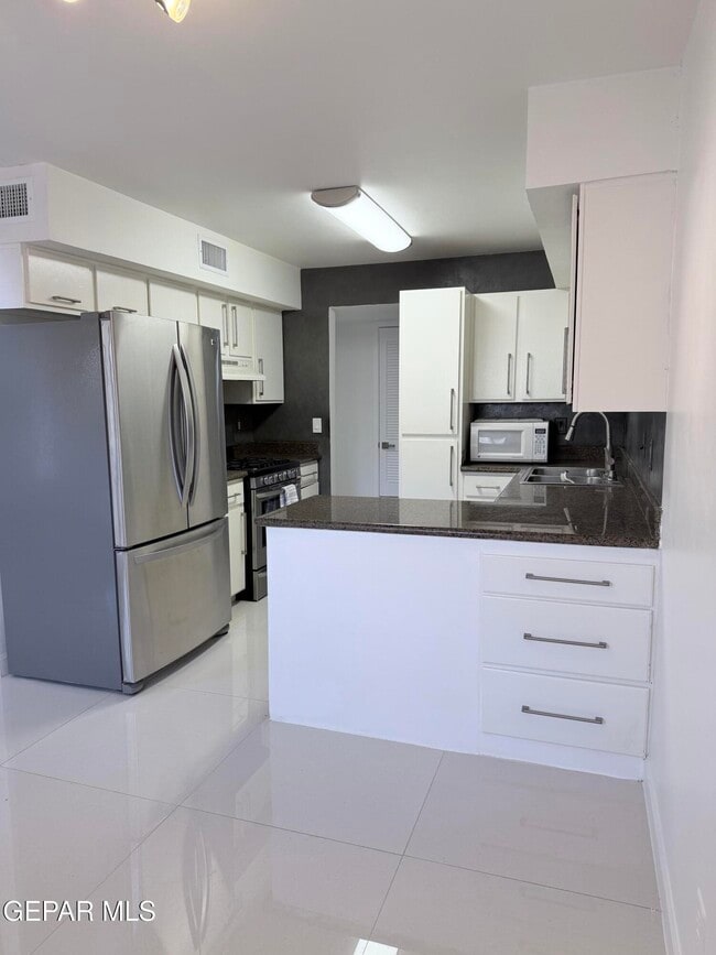 Building Photo - 6035 Bandolero Dr