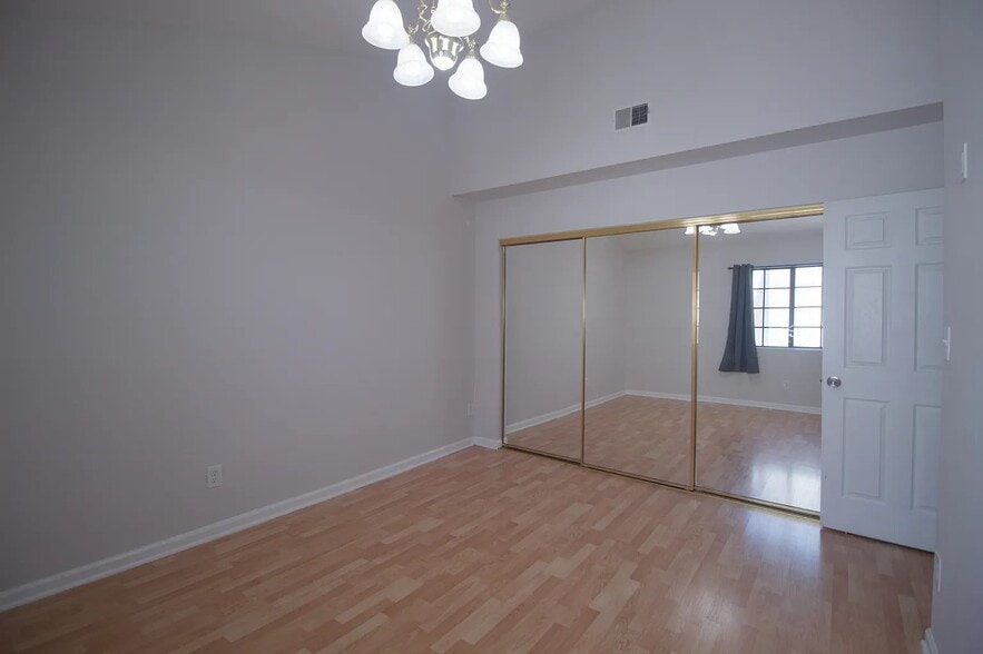 Building Photo - 1348 N Orange Dr