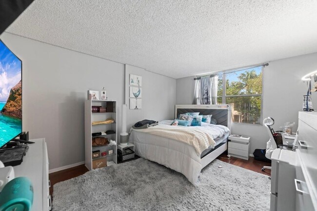 Building Photo - 113 Royal Pk Dr