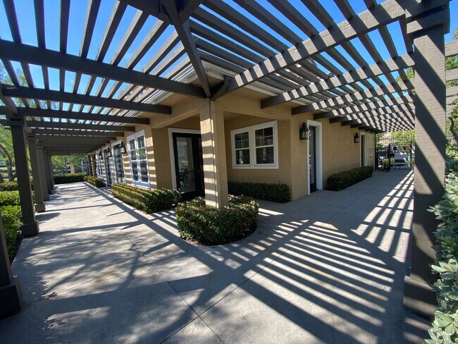 Building Photo - Luxurious 4 Bedroom Fullerton House For Re...