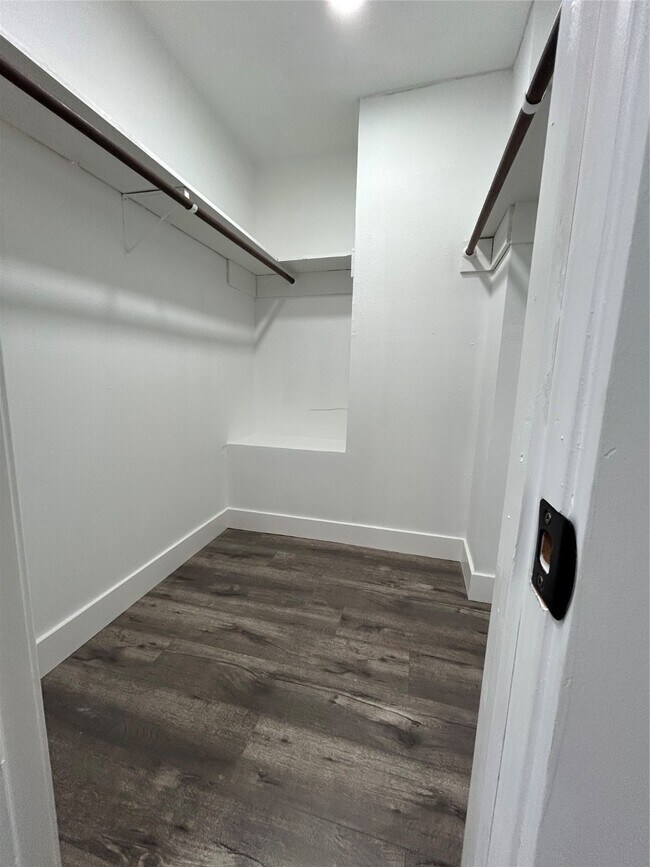 Building Photo - 8523 Riverside Walk Ln