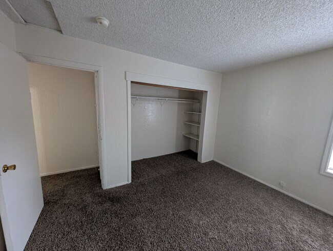 Building Photo - 2 bedroom one bath House in Shasta Lake
