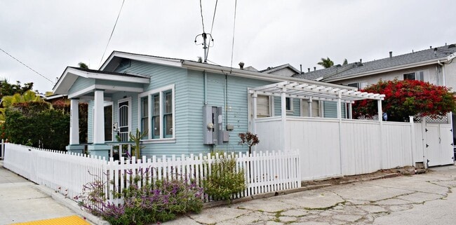 Building Photo - University Heights- Charming 2BR 1BA Craft...