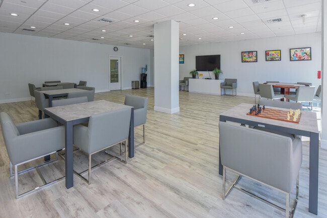 Building Photo - 405 N Ocean Blvd