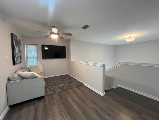 Building Photo - 711 Solaz Dr