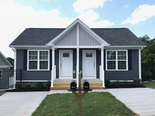 Beautiful craftsmen style exterior, covered entry on a dead end street minimizing traffic - 2312 Belle Ave NE
