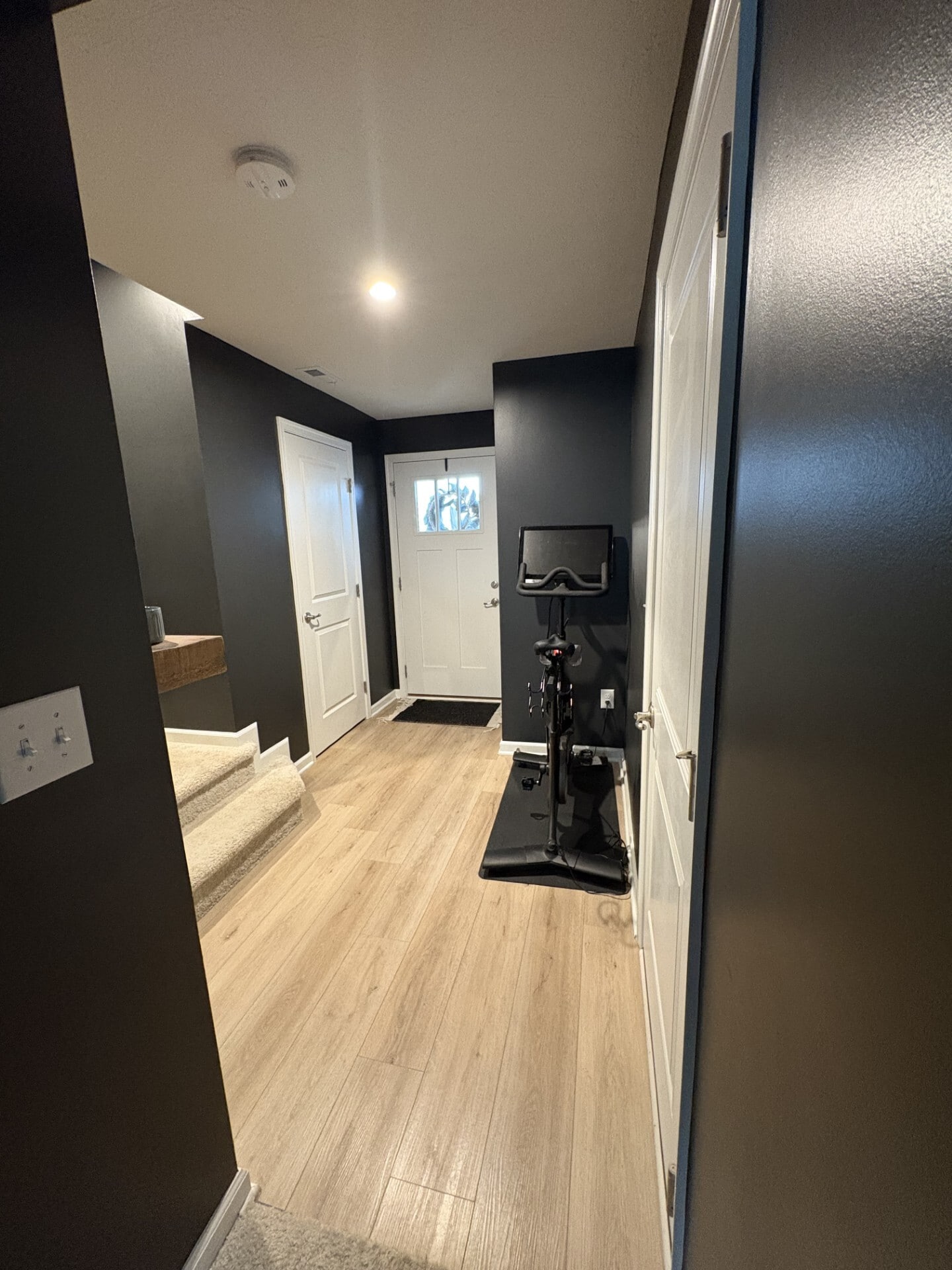 entry - 13 Wentworth Ln