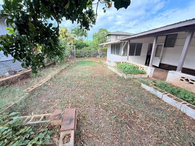 Building Photo - Newly Renovated 3-Bedroom, 1-Bathroom Sing...