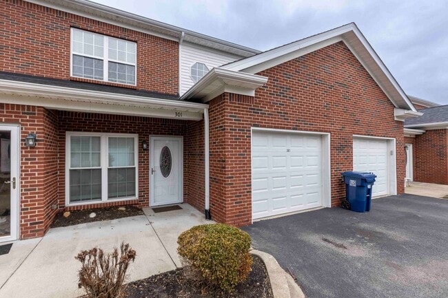 Building Photo - 301 S Dorsey Ln