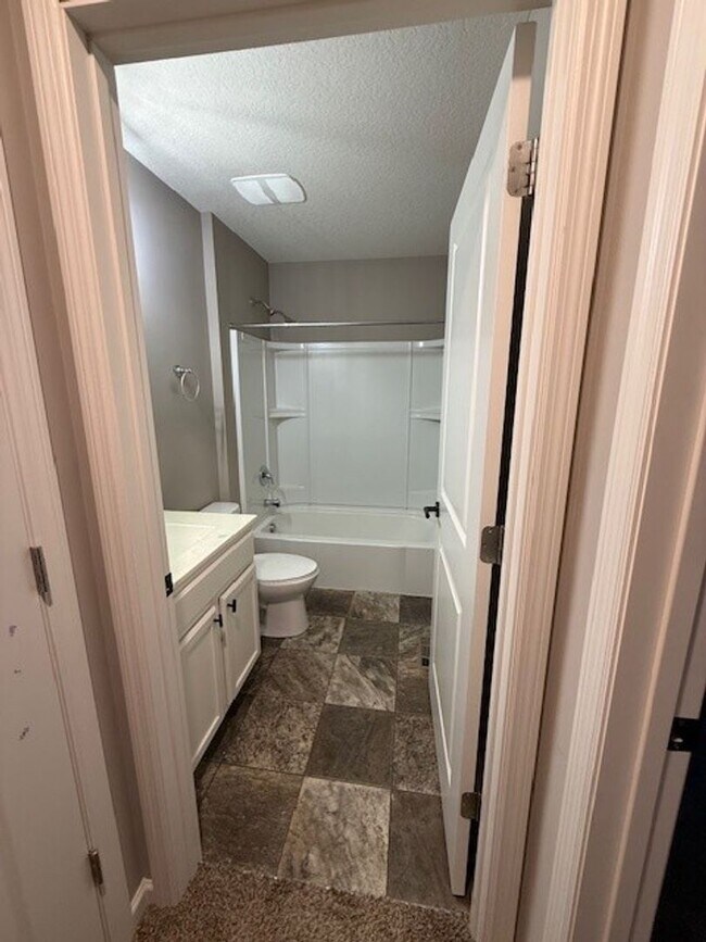 Building Photo - Spacious 4?BD | 2?BA Home with Finished Lo...