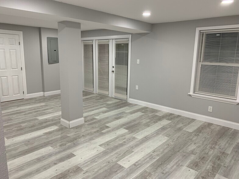 Building Photo - 5623 Regis Ave