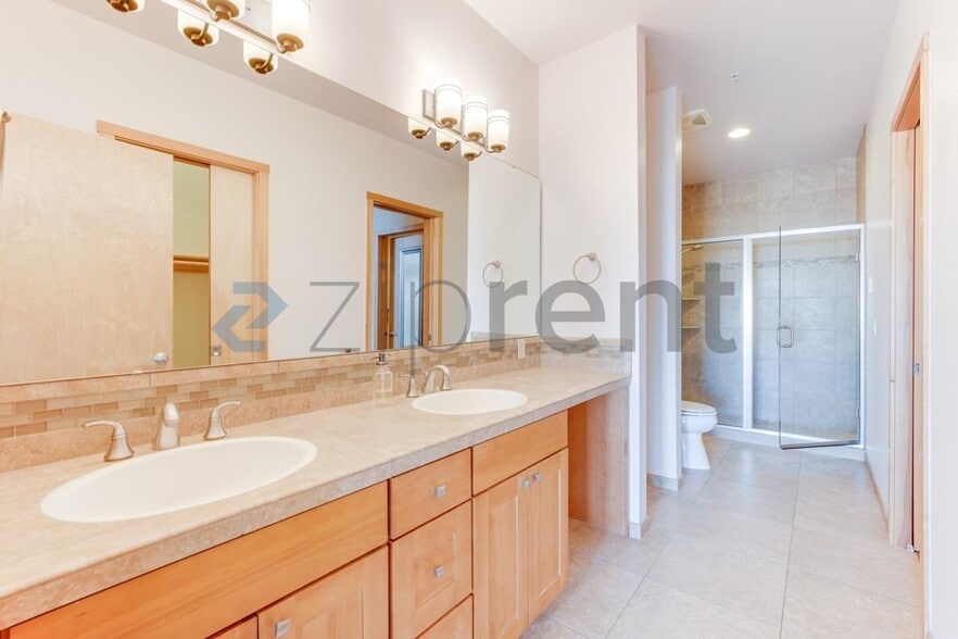 Building Photo - Unit 202