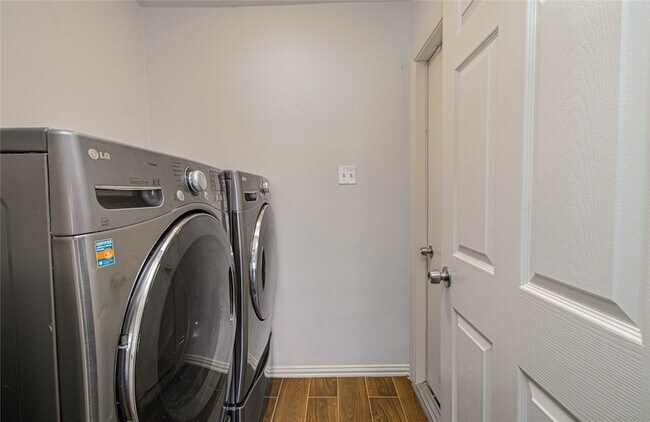 Building Photo - 2702 Fir Crest Ct