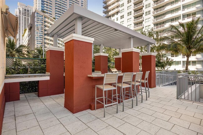 Building Photo - 1155 Brickell Bay Dr