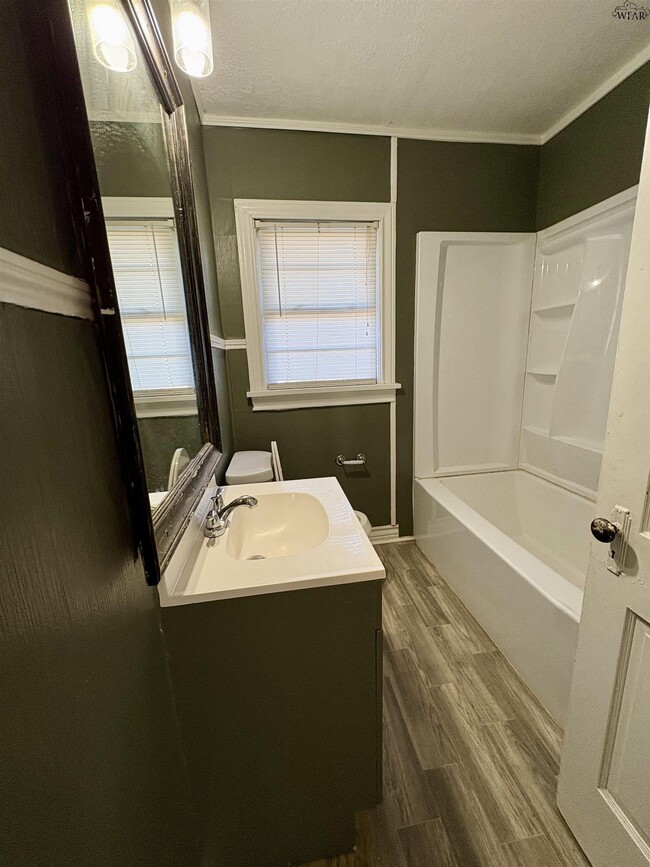 Building Photo - 1651 Wilson Ave