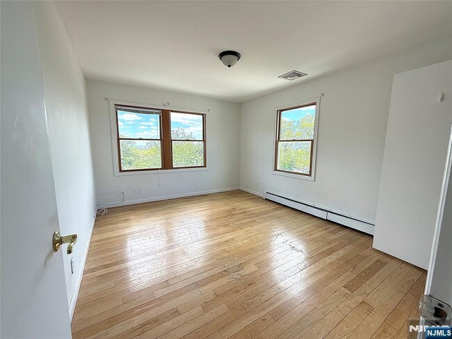 Building Photo - 224 E Edsall Blvd