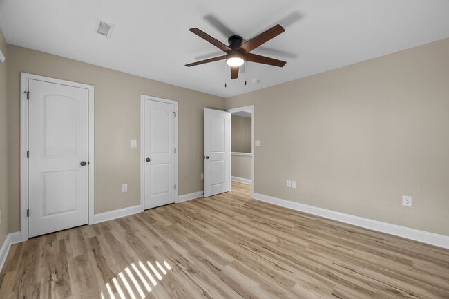 Building Photo - 425 W 8th St