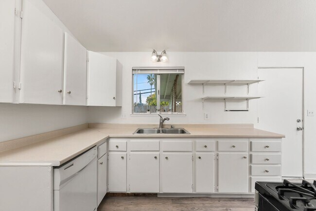 Building Photo - 6404 Stoneman Dr