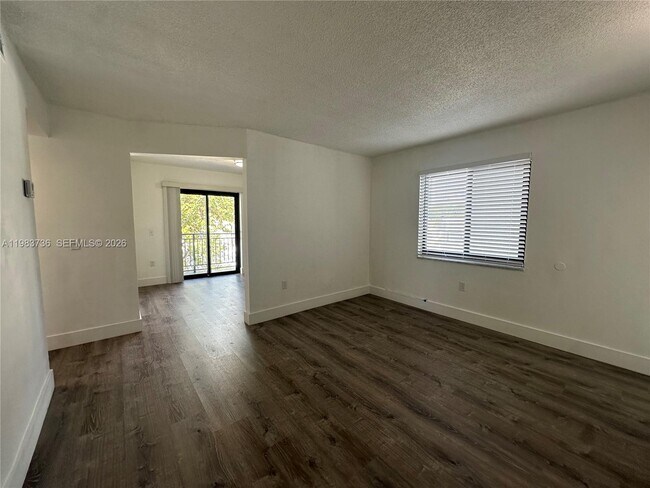 Building Photo - 529 SW 4th St