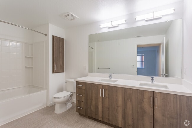 Interior Photo - 6tenEast