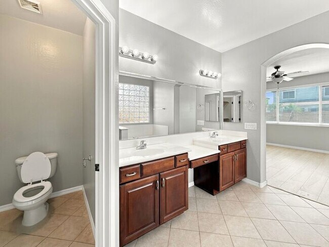 Building Photo - Gilbert 5-Bedroom Home with Pool, Loft & Primary Suite Downstairs – Minutes from Gilbert Regional...