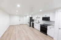 Building Photo - 1062 N Highpass Dr