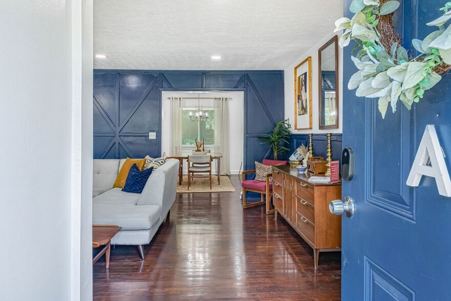 Building Photo - 2100 Cascade Rd