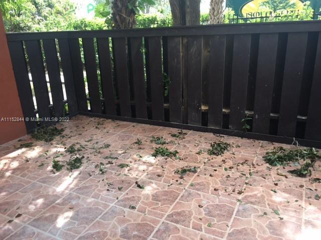 Building Photo - 10738 N Kendall Dr